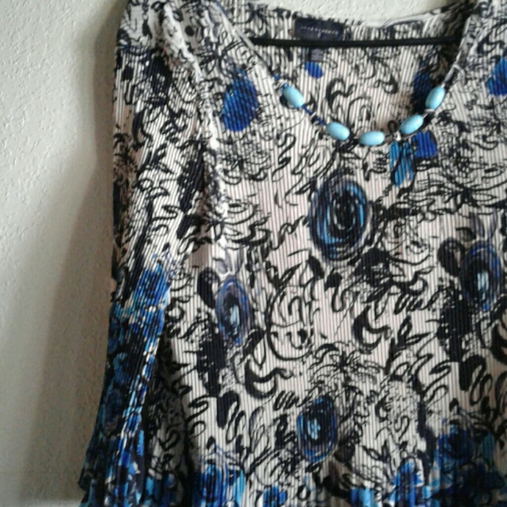 Blue rose printed blouse with brad detail